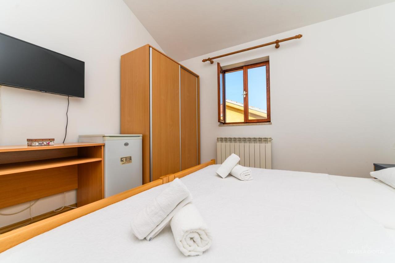 Sobe I Apartman Mareta Miholascica 外观 照片