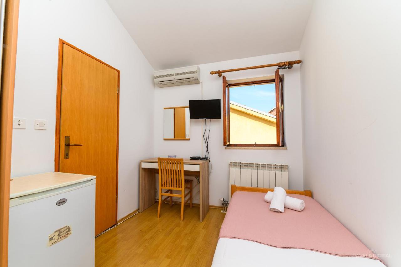 Sobe I Apartman Mareta Miholascica 外观 照片
