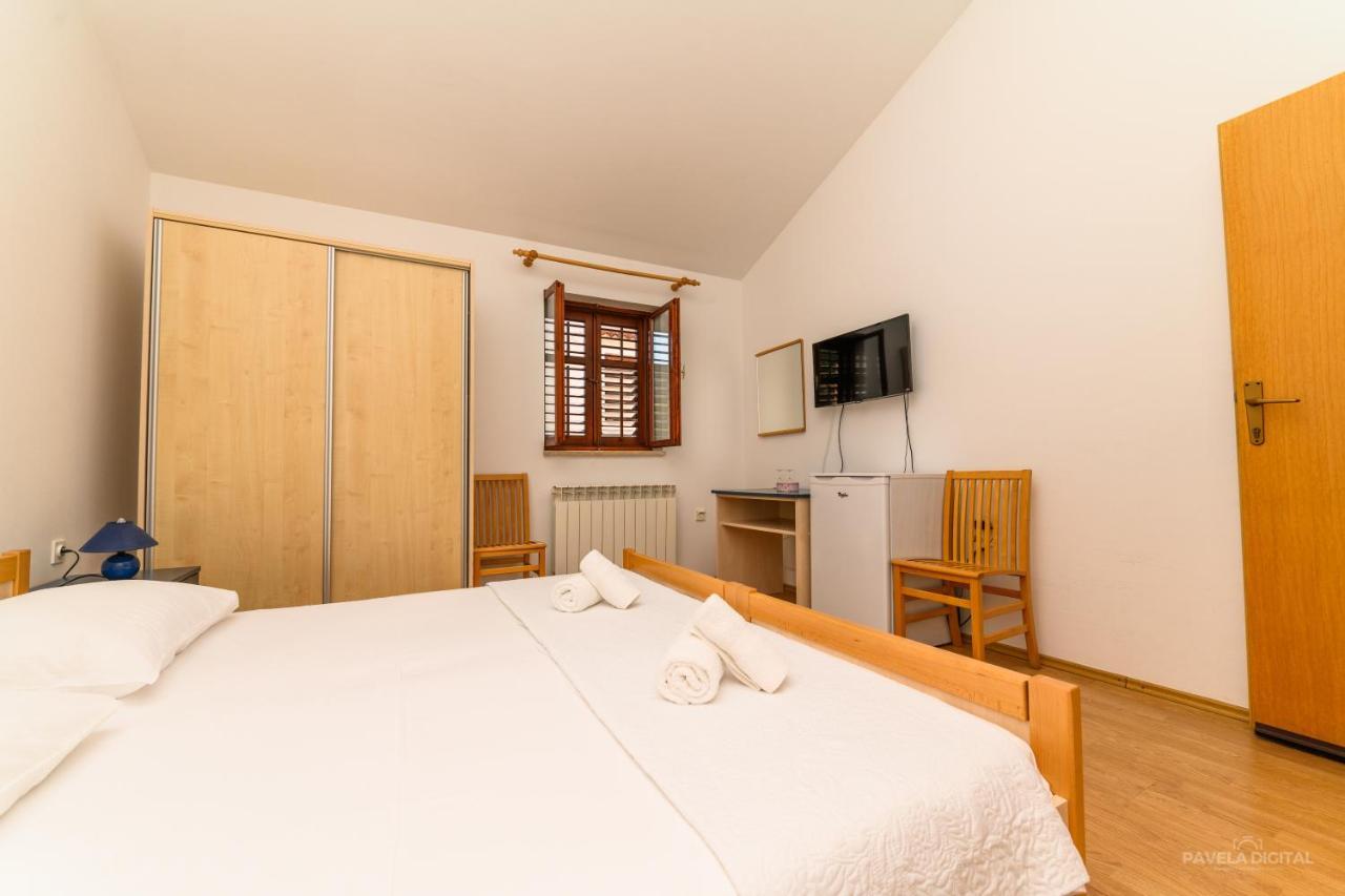 Sobe I Apartman Mareta Miholascica 外观 照片